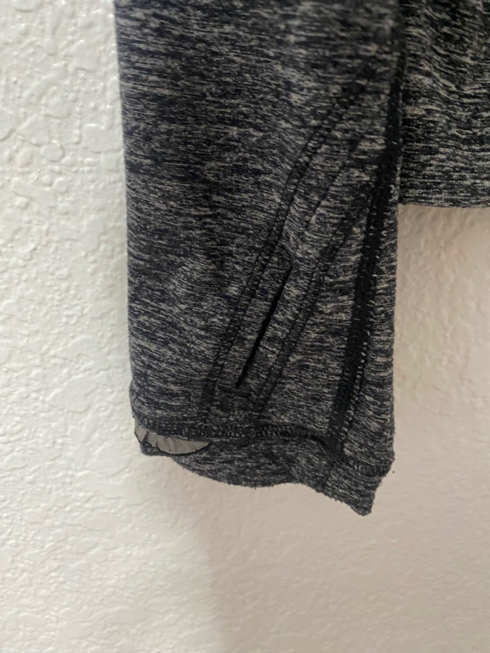 Lululemon Long Sleeve Athletic Top Women’s Small Thumbholes Zip Pocket - Picture 5 of 6